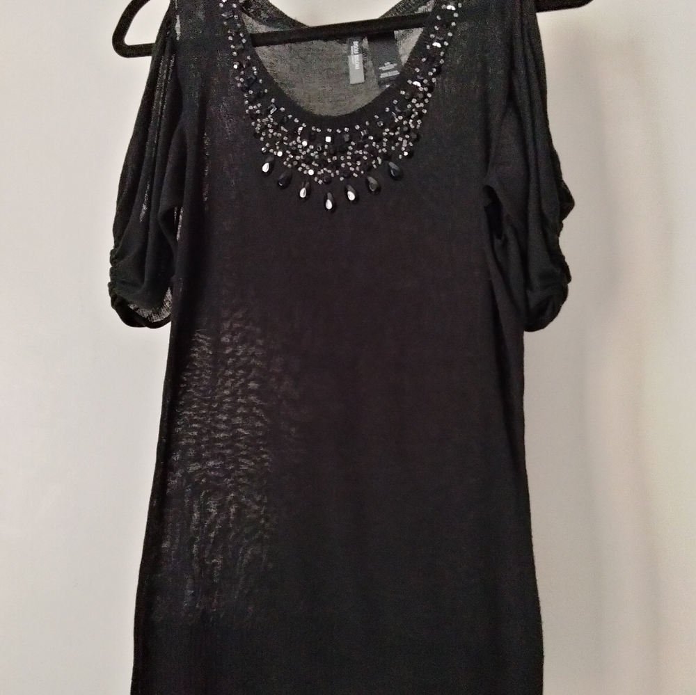 🖤 Bisou Bisou Cold Shoulder Blouse – Glam Meets Edge 🖤